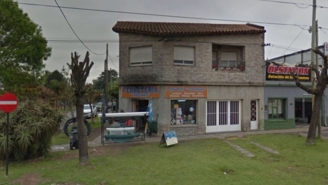 Tres ladrones armados atacaron en una ferretería y huyeron con la recaudación