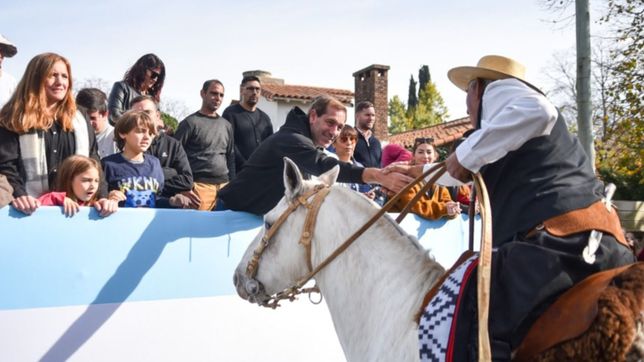 city bell celebro su cumpleanos 109 con una jornada cargada de musica, desfiles y ferias