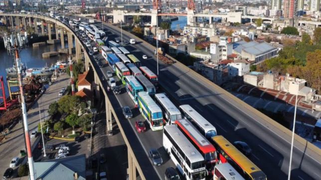 se levanto la protesta de los choferes y se normaliza el transito en la autopista