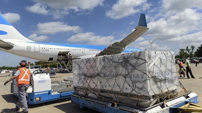 llego al pais el avion con el principio activo para producir la vacuna sputnik v
