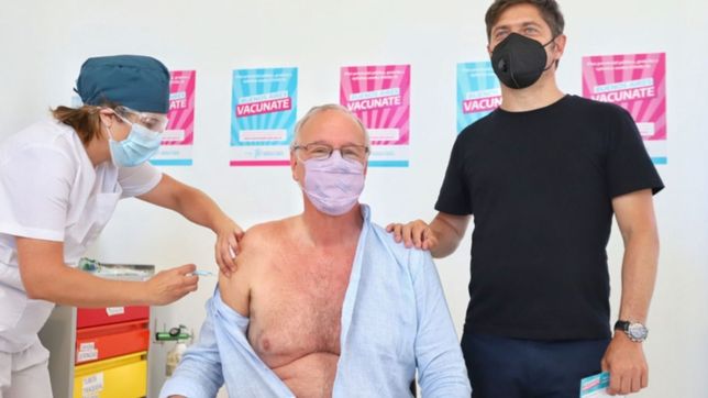 ya vacunan a mayores de 60 anos contra el covid-19 en la provincia y gollan fue el primero