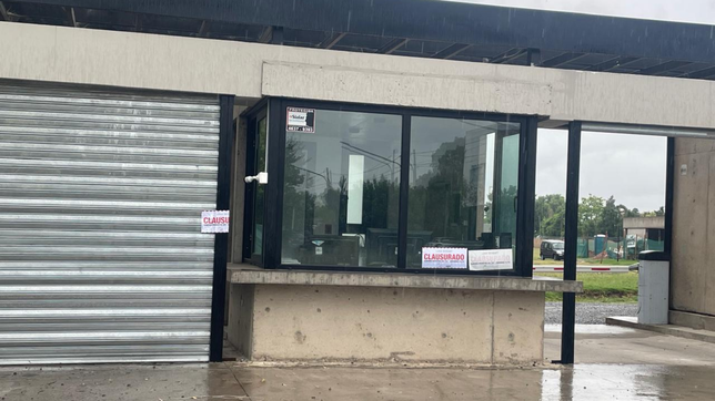 clausuran un desarrollo inmobiliario con casas construidas y en una de las zonas mas caras de la plata