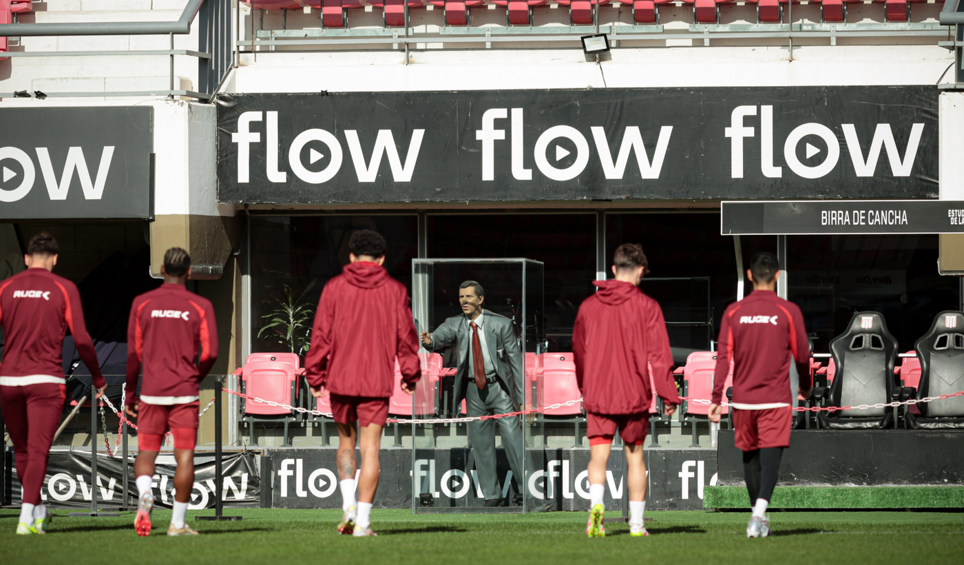 Estudiantes entrenamiento UNO