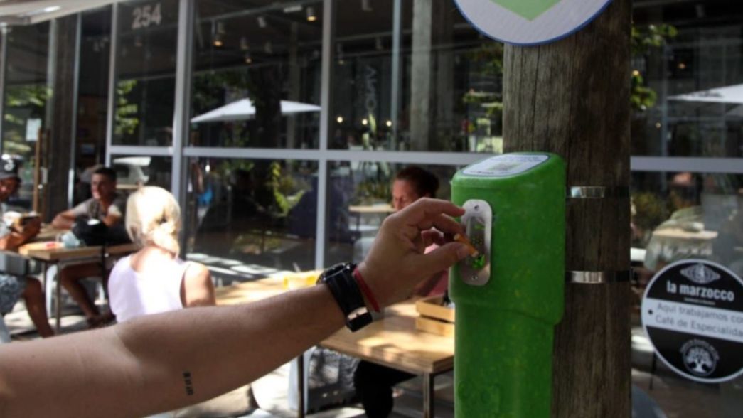 Ya instalaron los primeros 50 eco-ceniceros a las calles de La Plata