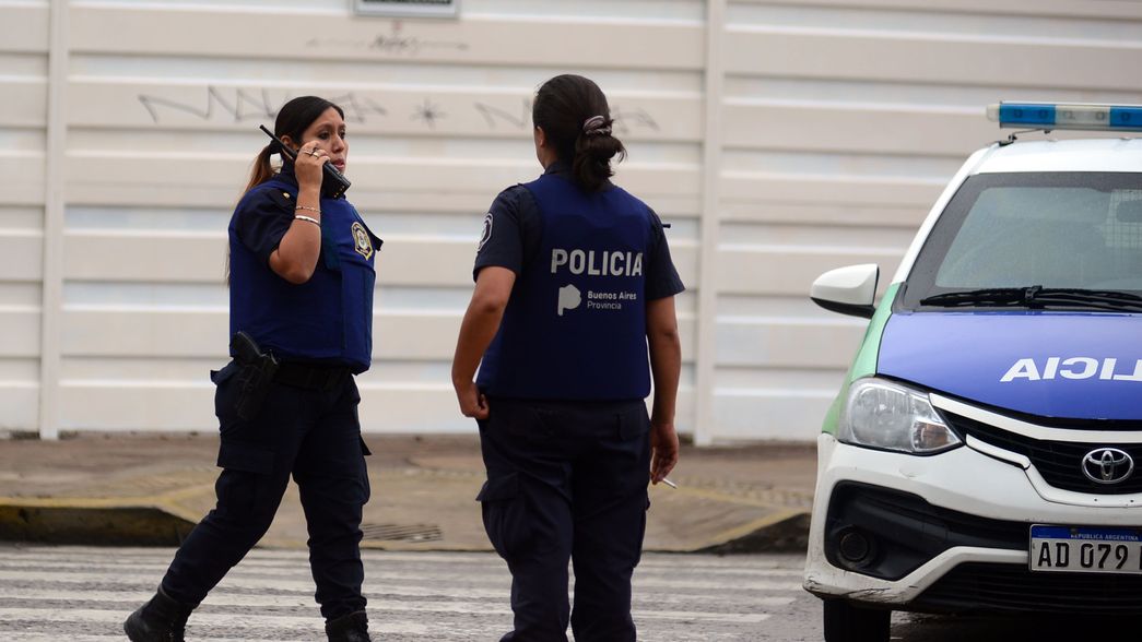 Nuevo ataque de motochorros en La Plata: asaltaron a dos adolescentes y les robaron hasta las zapatillas