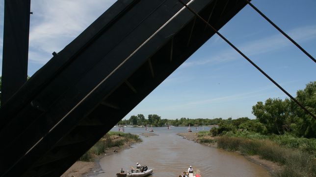 un hombre sufrio un infarto mientras navegaba y murio