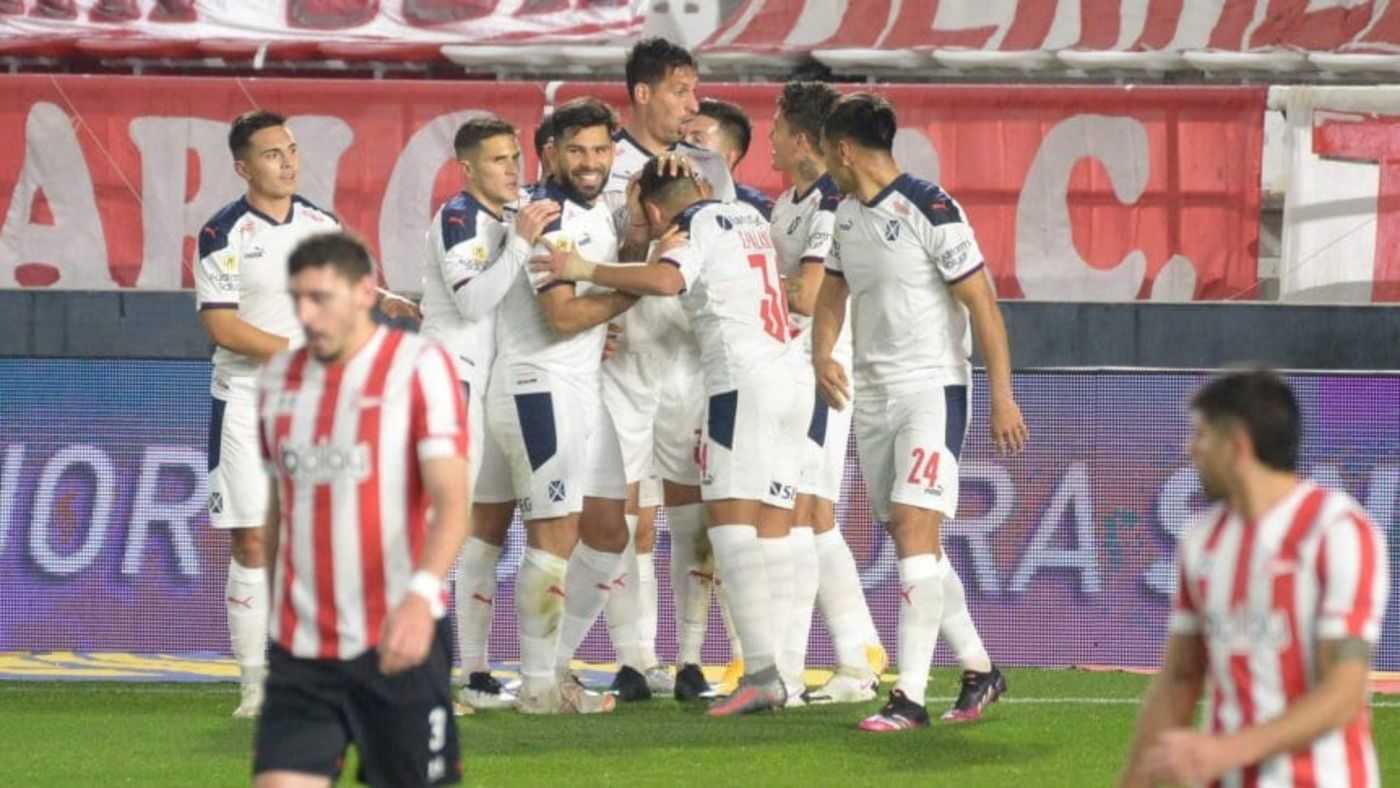 Estudiantes perdió con Independiente en 2021