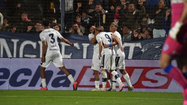 la cabala de una de las figuras de gimnasia que no puede faltar antes de cada partido