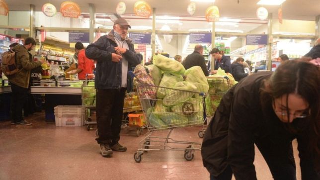 de nuevo la locura en los supermercados: hoy es el segundo miercoles de descuento