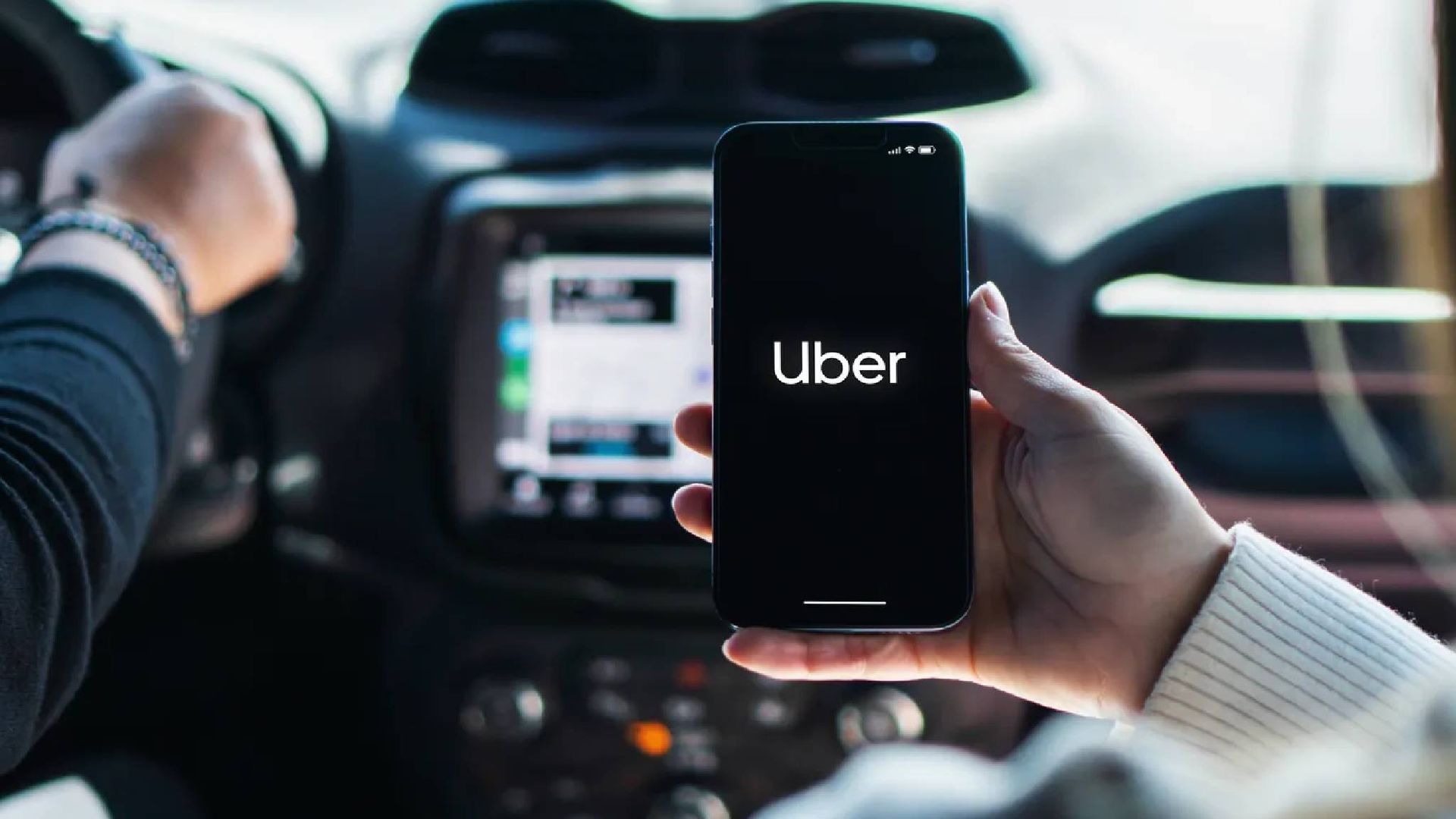 Asaltaron a un chofer de Uber en La Plata, le robaron el auto y lo arrastraron 20 metros