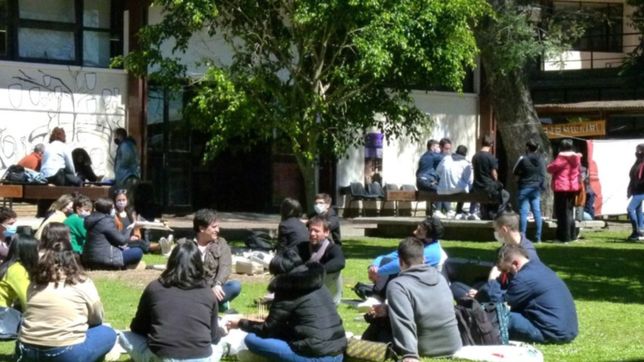 con mas de 1.000 estudiantes, la facultad de arquitectura volvio a la presencialidad
