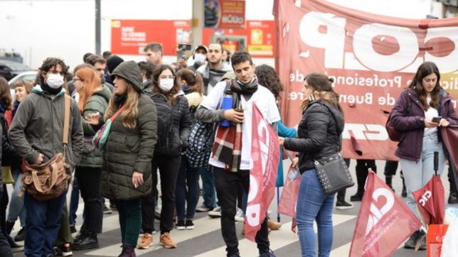 paro, corte y reclamos: medicos bonaerenses marcharon por un nuevo reglamento