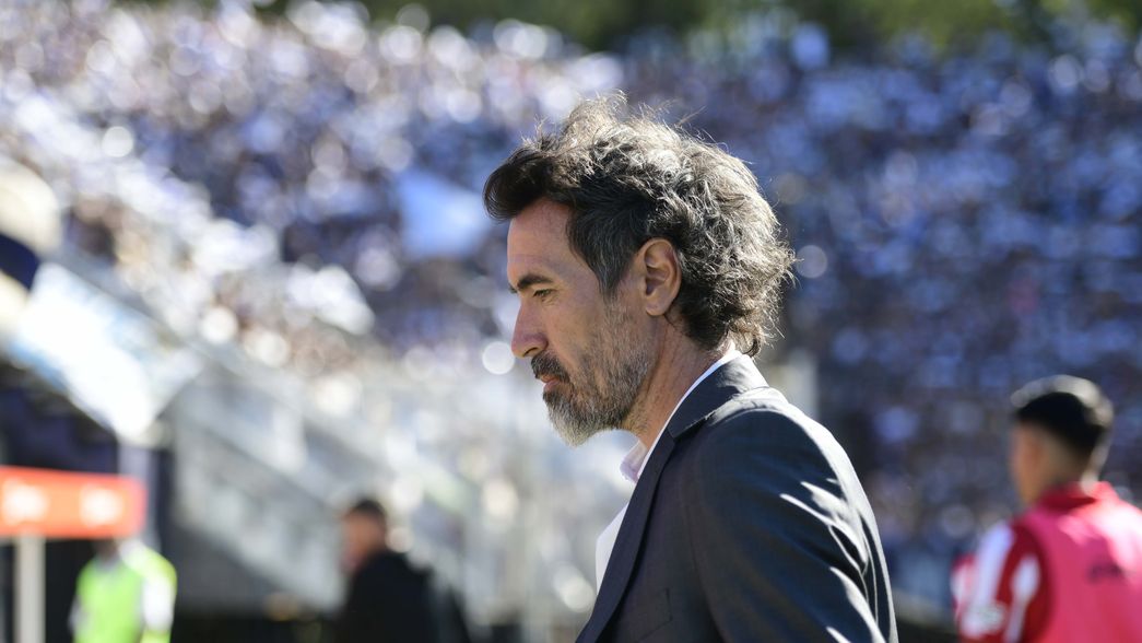 Las dos finales de Eduardo Domínguez que pueden marcar su destino en Estudiantes