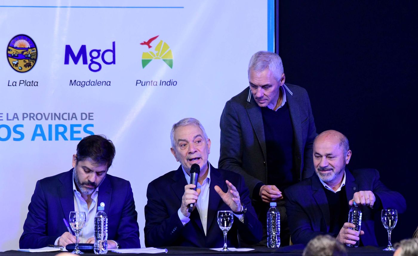 Los intendentes de Berisso, Fabián Cagliardi; y Ensenada, Mario Secco; fueron invitados a participar de la Apertura de Sesiones. Los intendentes de Berisso, Fabián Cagliardi; y Ensenada, Mario Secco; fueron invitados a participar de la Apertura de Sesiones.