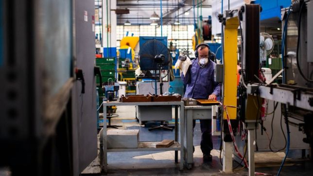 instalan una nueva red de energia para proveer al parque industrial i de la plata