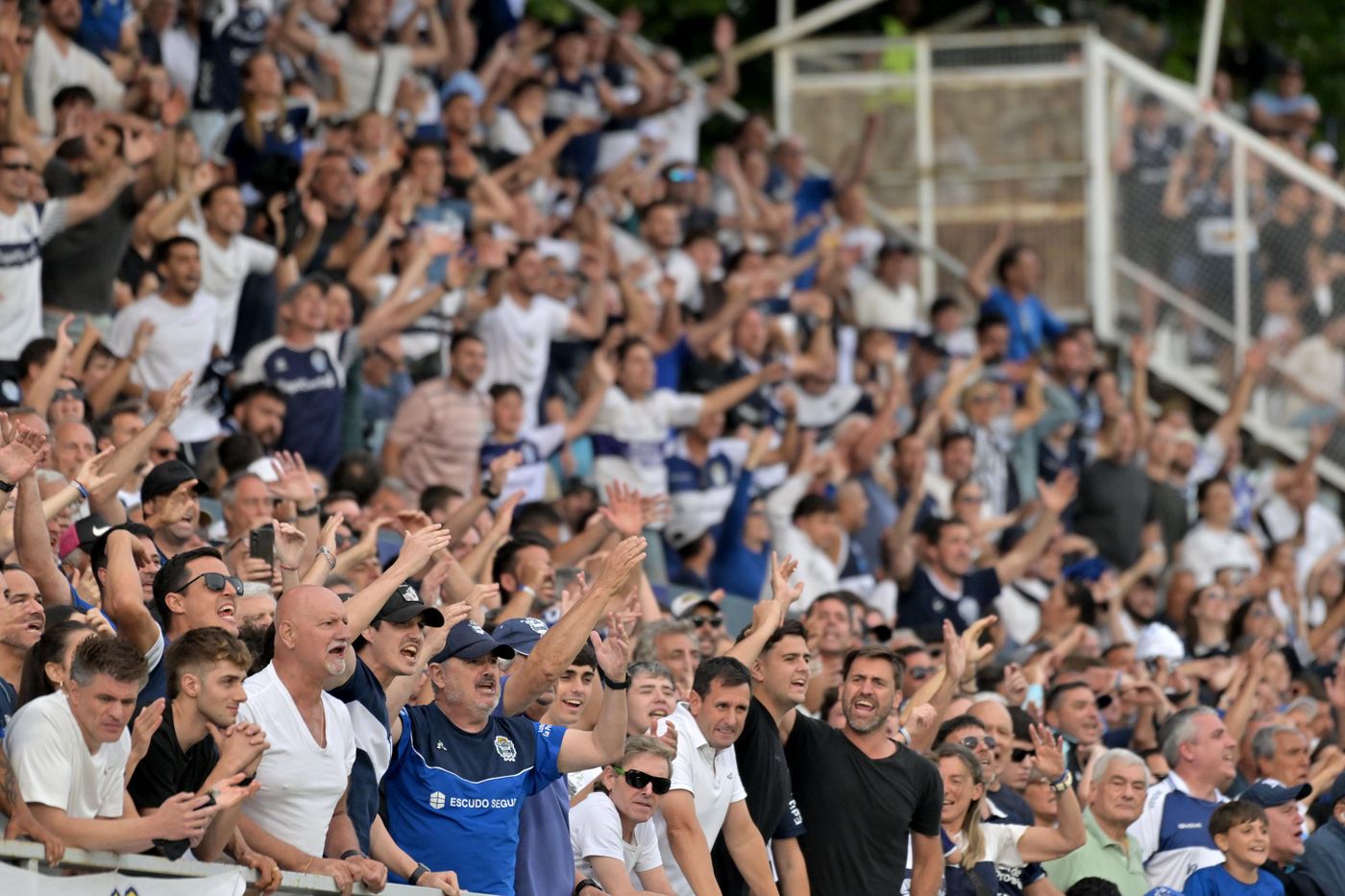 Clásico Platense Gimnasia Estudiantes semifinal hinchada