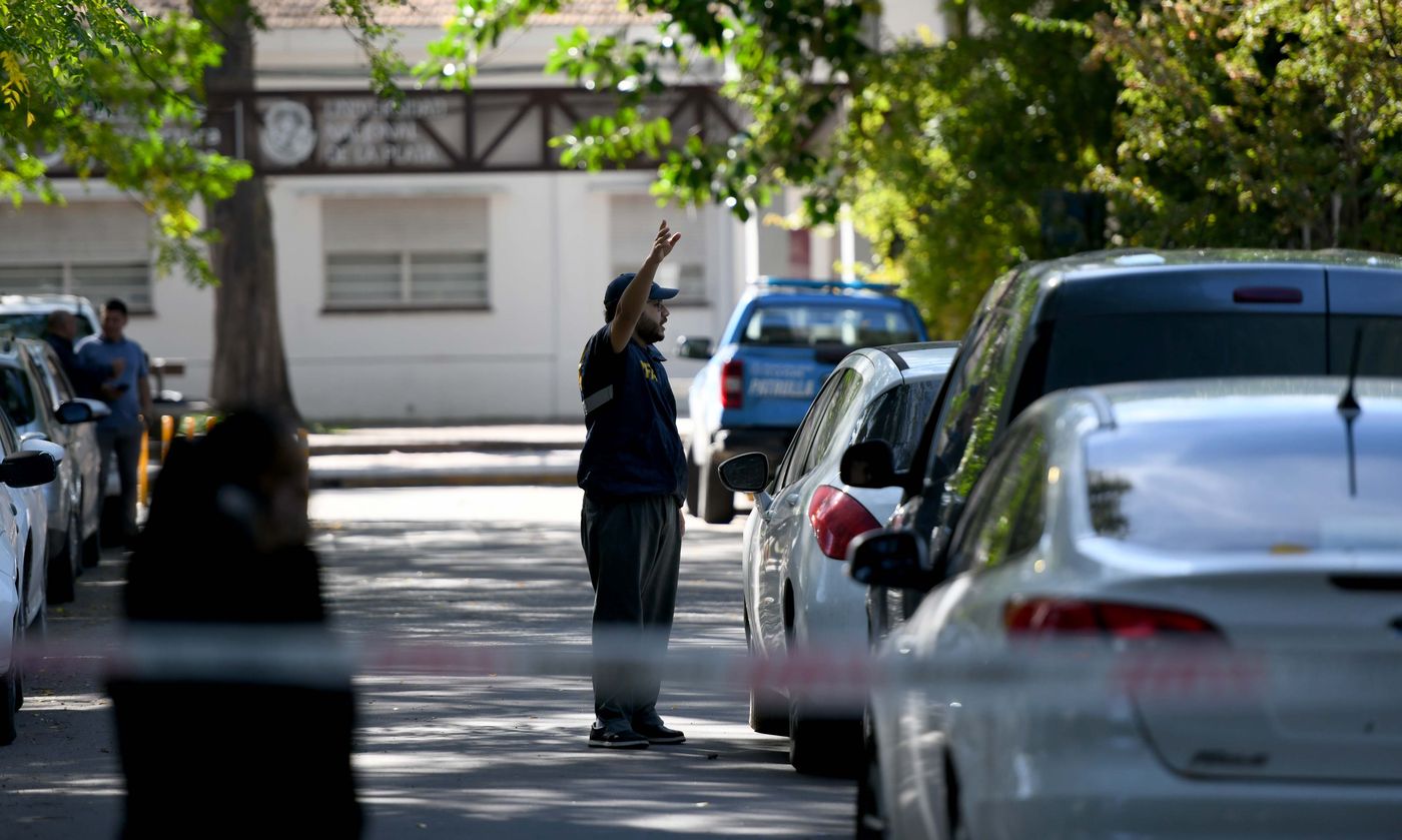 Operativo por la bebé muerta en la Facultad de Arquitectura (5)