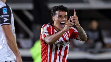 Palacios no se quedó en sus goles y avisó que había que dar la cara por Estudiantes Palacios no se quedó en sus goles y avisó que había que dar la cara por Estudiantes