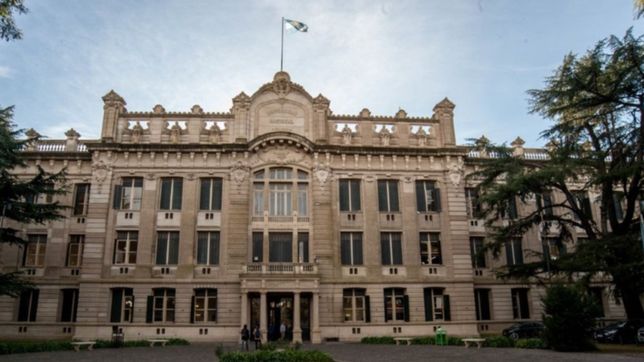 polemica en el nacional: dice que lo echaron, pero aseguran que no concurso la materia