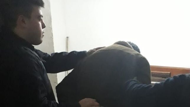 se hacia pasar por policia para realizar entraderas: termino detenido