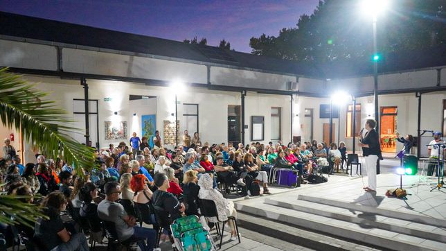 noches de historias y relatos: vuelven los cuentos bajo la luz de la luna