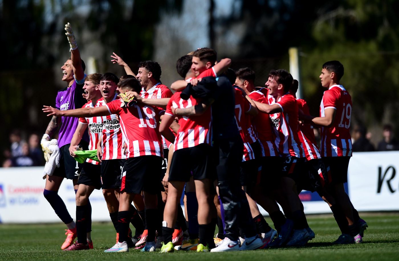 Gimnasia Estudiantes clásico Reserva (37) festejo.jpg