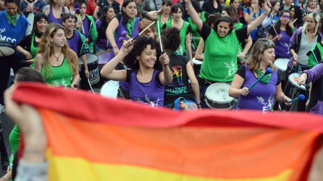 por aplausometro, durante el cierre del encuentro se decidira el cambio de nombre