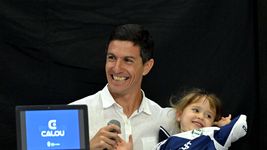 el tierno momento de nacho fernandez junto a su hija cantando canciones de gimnasia