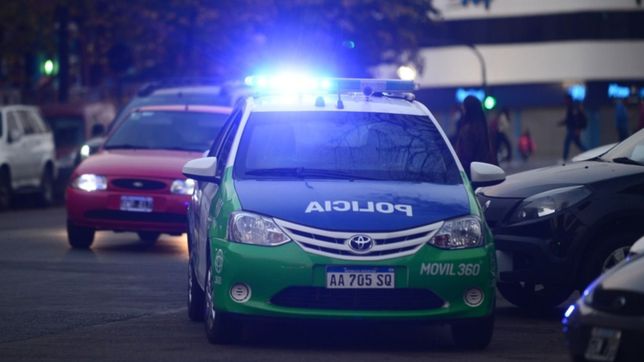 una chica volvia del colegio y le apuntaron a la cabeza para robarle en la plata