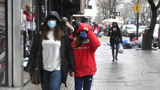 el clima no da tregua y las lluvias seguiran hasta entrada la tarde en la plata
