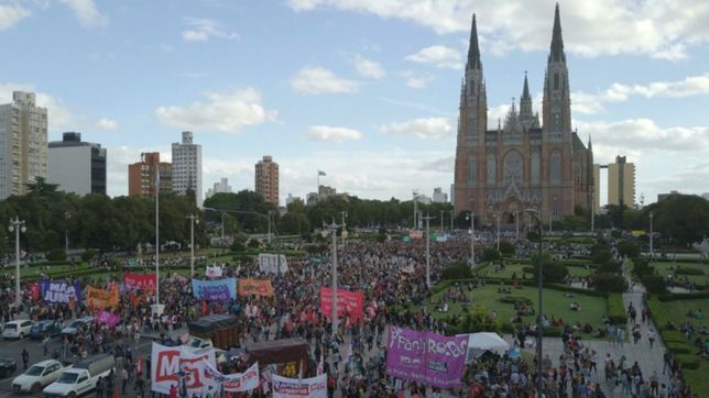 video: asi se vio la marcha del 8m en la plata desde #eldronede0221