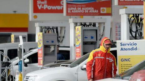 Shell, Puma y Axion aumentaron por segunda vez en el mes todos sus combustibles en el AMBA