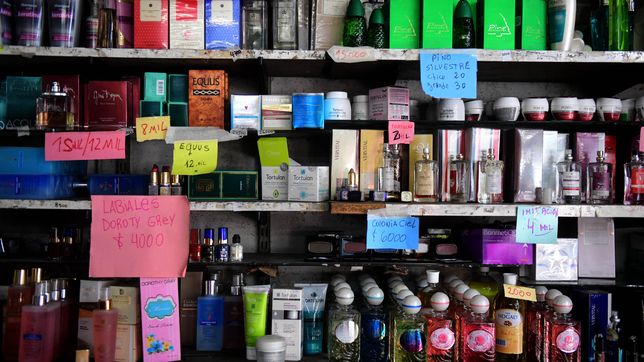 ¿que productos remata la historica perfumeria que cierra y a cuanto?