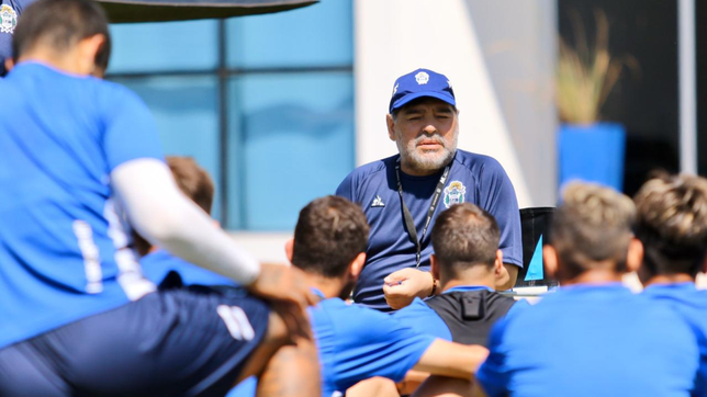 debuto con diego maradona en gimnasia y ahora puede llegar a un equipo grande de argentina