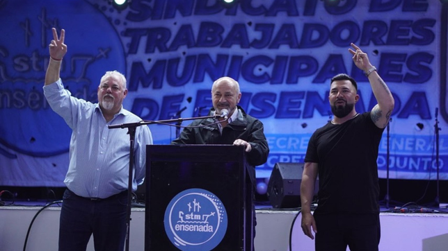 en el dia del trabajador municipal, secco anuncio un aumento del 20% para todos los empleados