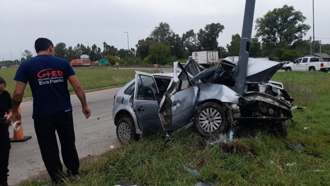 asi fue el tragico accidente en la plata que termino con una jubilada fallecida y dos heridos