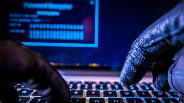 hackers falsifican y venden tests de pcr, certificados de vacunacion y hasta vacunas