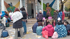 alumnos de la escuela de teatro la plata hicieron un frazadazo por la falta de gas alumnos de la escuela de teatro la plata hicieron un frazadazo por la falta de gas