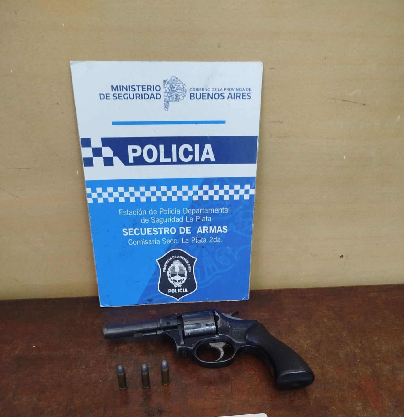 El arma incautada al policía retirado en el Bingo de La Plata