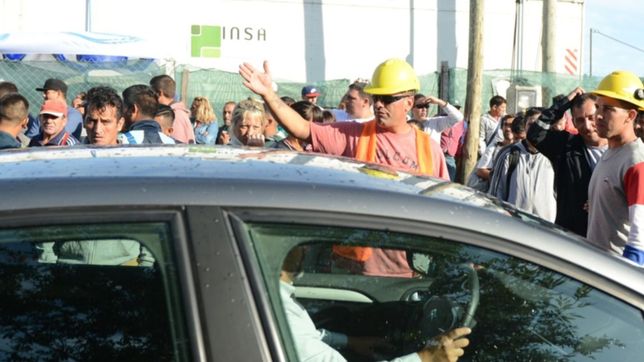 la uocra encabeza una multitudinaria marcha por la paralizacion de la obra en 1 y 32