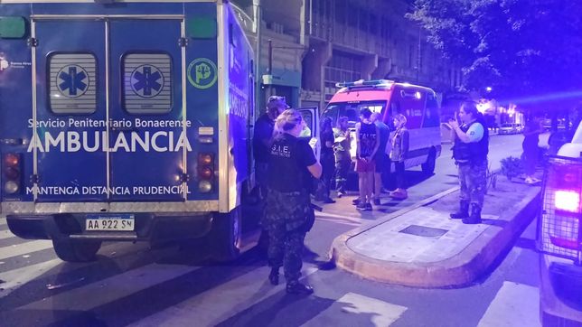 una ambulancia de la policia choco mientras trasladaba una interna al hospital