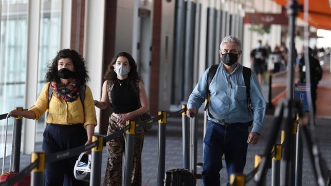 denuncia penal y fuertes multas: las sanciones para los viajeros que violen el aislamiento