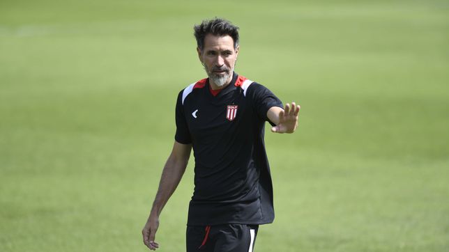 el calendario apretado empuja a dominguez a planificar rotaciones en el leon