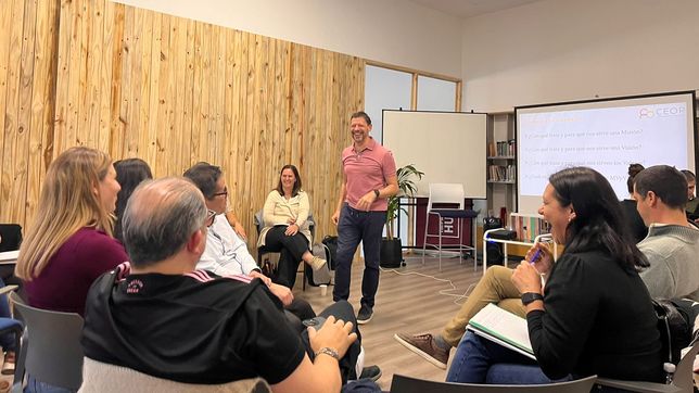 la charla abierta certezas en tiempos de incertidumbre de alejandro marchesan llega a la plata