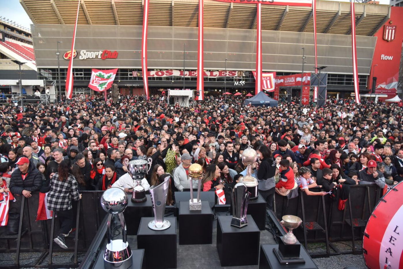 Aniversario 119 Estudiantes (7).jpg