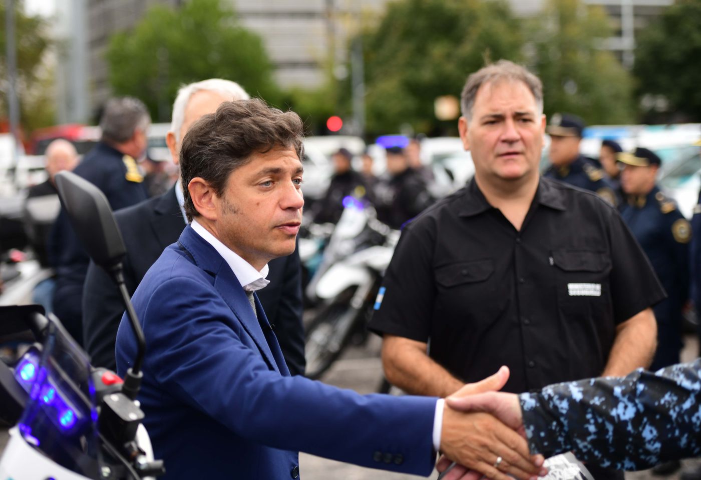 A la izquierda, el Gobernador de la Provincia, Axel Kicillof, junto al ministro de Seguridad, Javier Alonso.