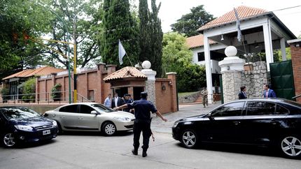 Tras una amenaza de bomba en Quinta de Olivos, la Policía registra el lugar