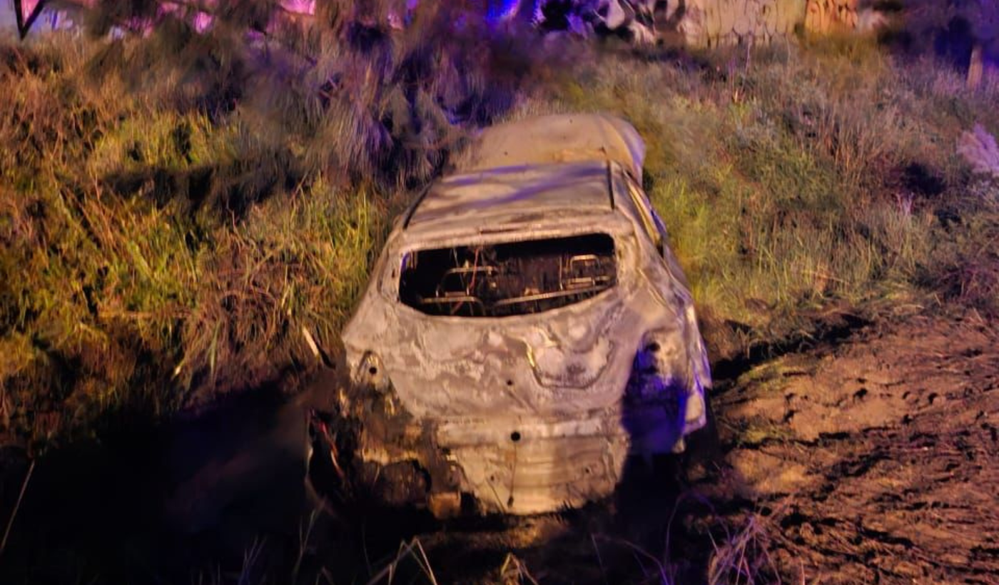 Auto quemado en Berisso.png