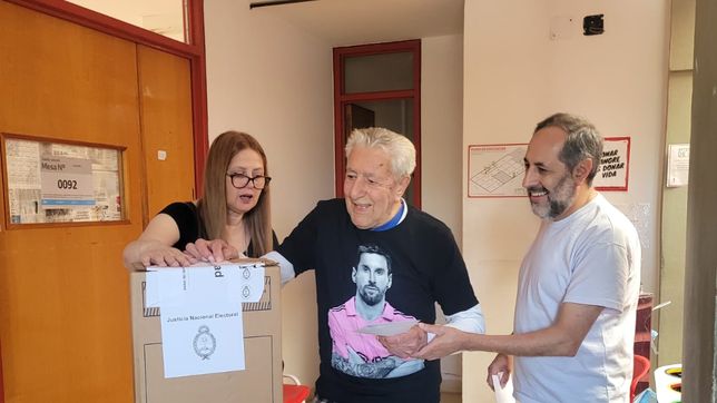 el emotivo video del abuelo de 103 anos que voto en la plata junto a su mascota