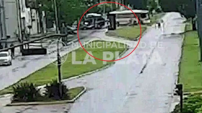 el impactante video del choque entre dos micros en 13 y 528